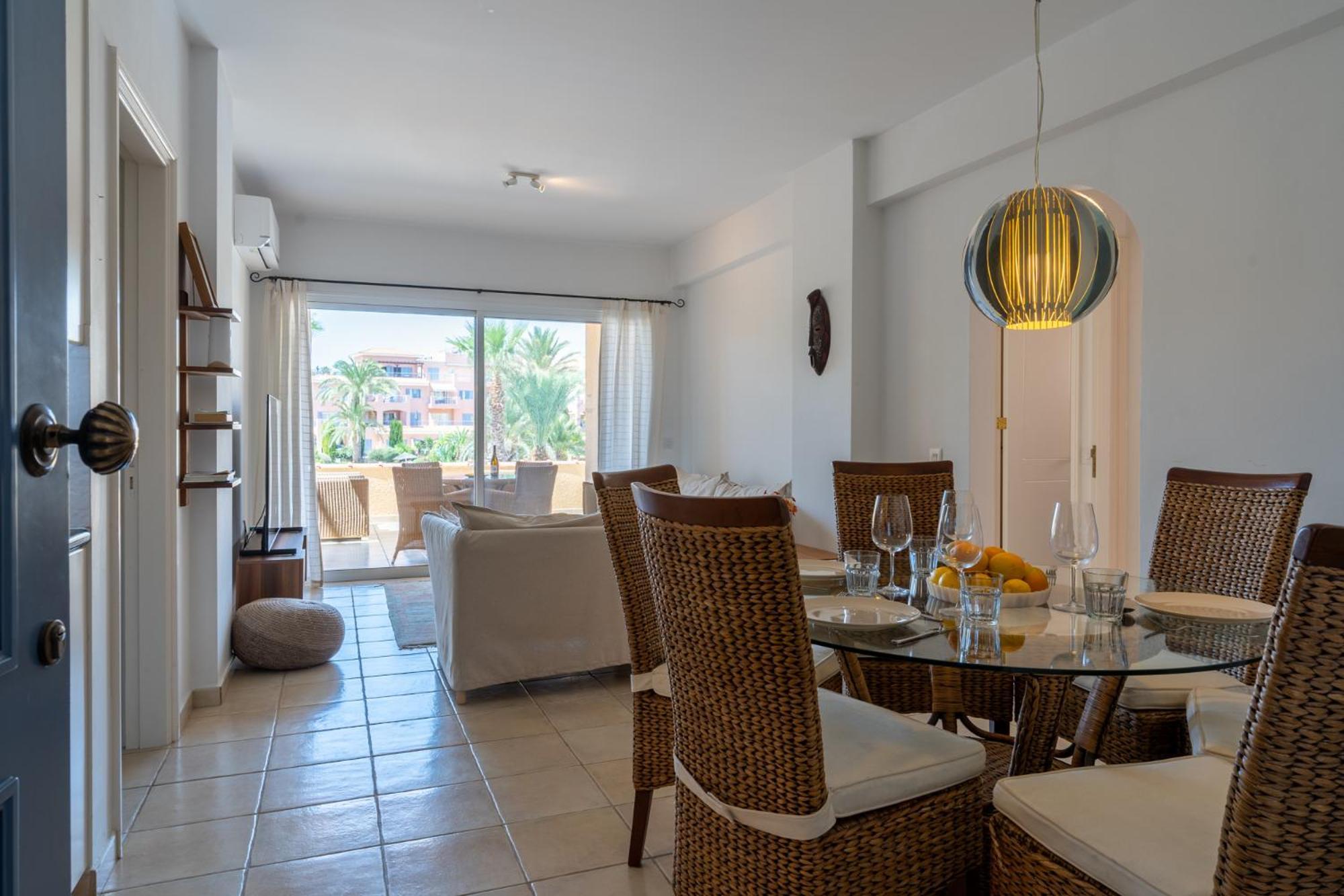 Tropical Paradise In Harbour Paphos, Central & Close To Beach Eksteriør billede